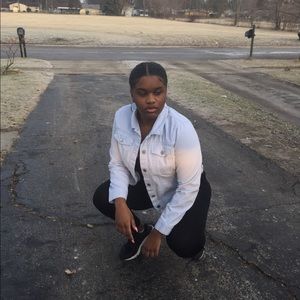 Meet your Posher, Dakota